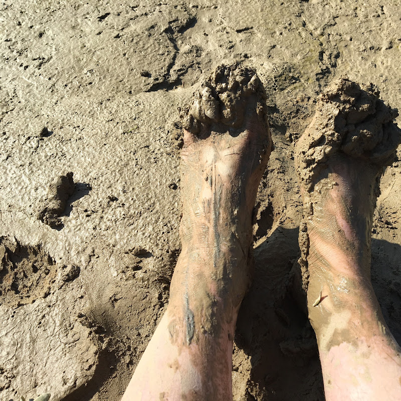 Messy bare feet creator