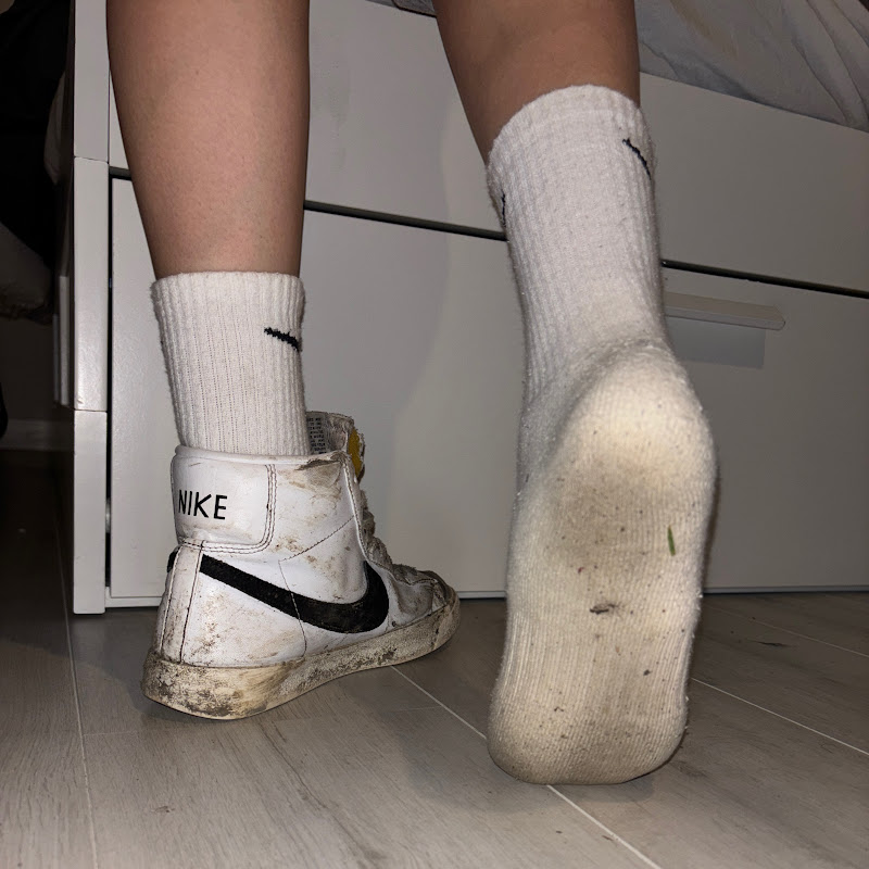 Dirtyyfeetgirl creator
